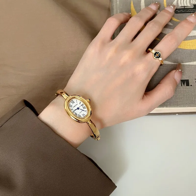 Buckle Stainless-steel strap quartz watch