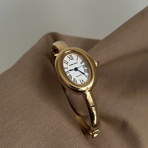 Buckle Stainless-steel strap quartz watch
