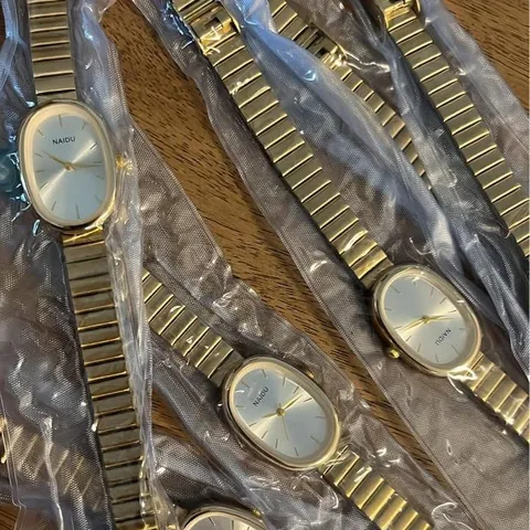 Classic block quartz watch