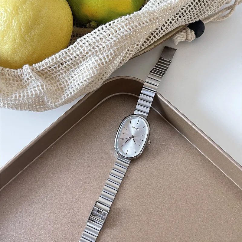 Classic block quartz watch