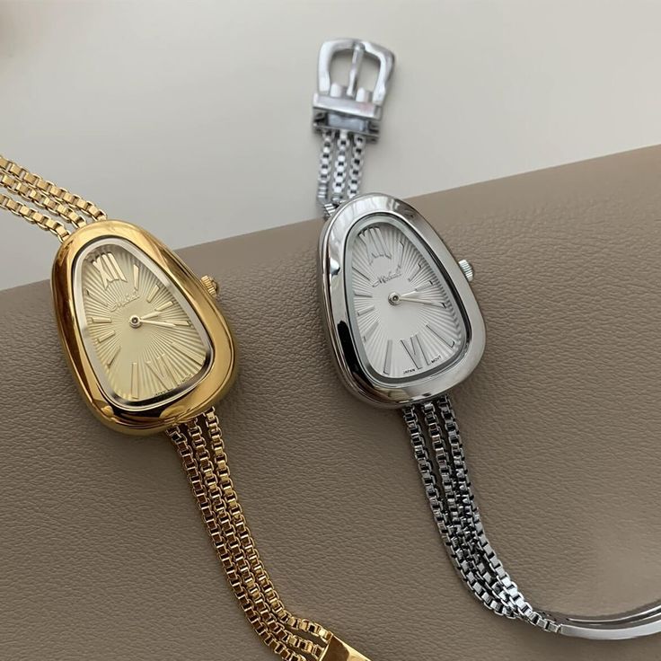 Geometric buckle quartz watch