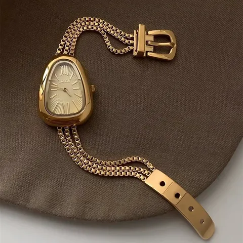 Geometric buckle quartz watch
