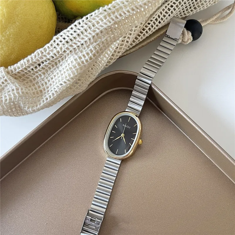 Classic block quartz watch