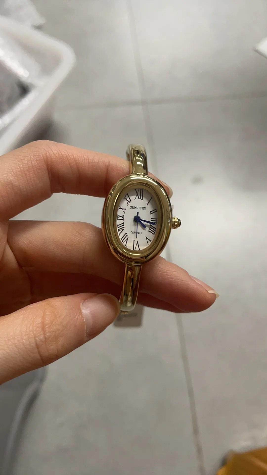 Buckle Stainless-steel strap quartz watch